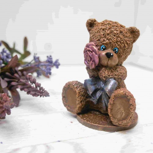 Фигура шоколадная "Мишутка с цветком"
