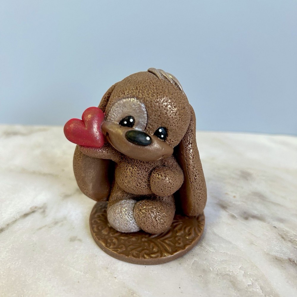 Фигура шоколадная "Щенок с сердцем"