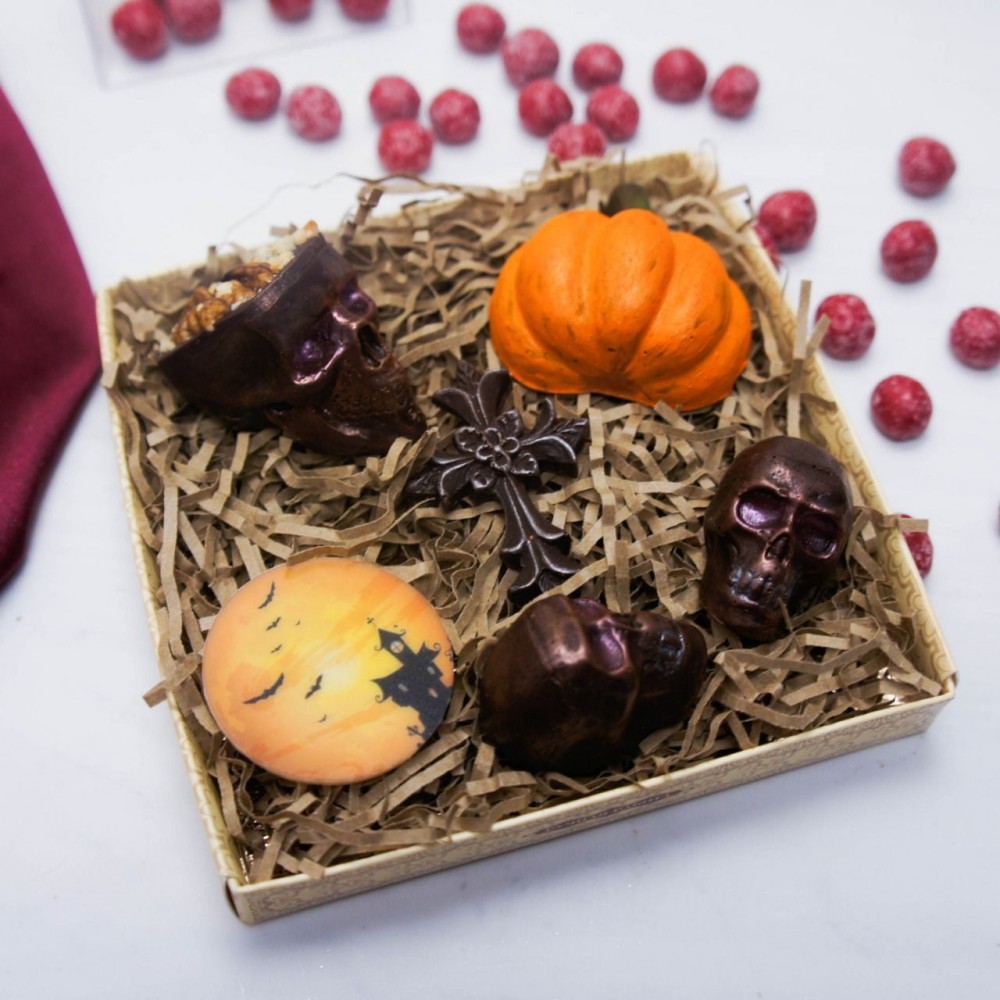 Набор шоколадных фигурок "Halloween" с орехами