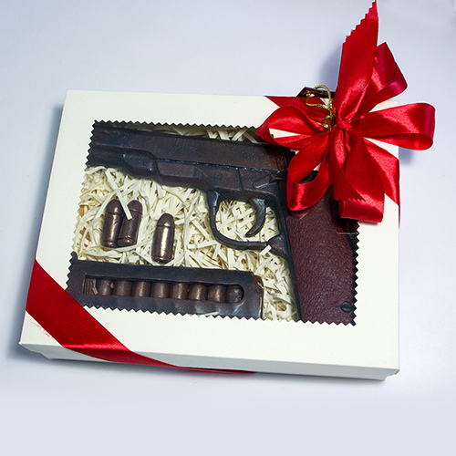 Шоколадный набор "Пистолет с патронами"